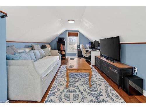 207 Edgemont Street S, Hamilton, ON - Indoor