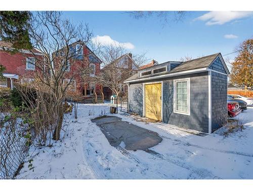 207 Edgemont Street S, Hamilton, ON - Outdoor