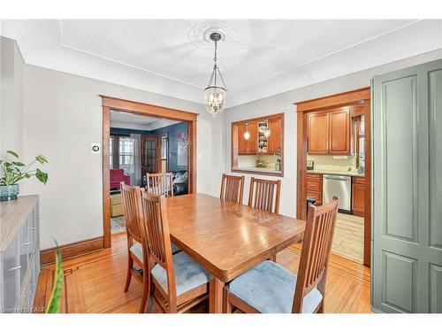 207 Edgemont Street S, Hamilton, ON - Indoor Photo Showing Dining Room