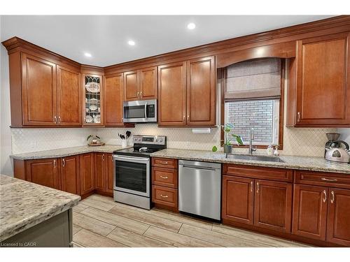 207 Edgemont Street S, Hamilton, ON - Indoor Photo Showing Kitchen