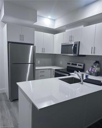 315-1000 Lackner Boulevard, Kitchener, ON - Indoor Photo Showing Kitchen With Upgraded Kitchen