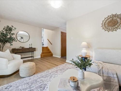 407 Grangewood Drive, Waterloo, ON - Indoor Photo Showing Living Room