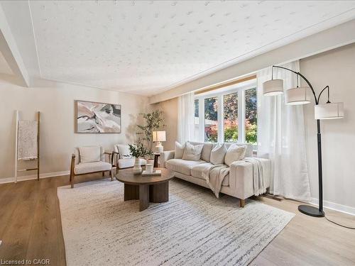 407 Grangewood Drive, Waterloo, ON - Indoor Photo Showing Living Room