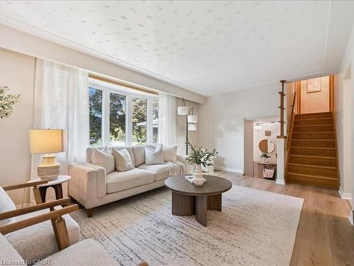 407 Grangewood Drive, Waterloo, ON - Indoor Photo Showing Living Room
