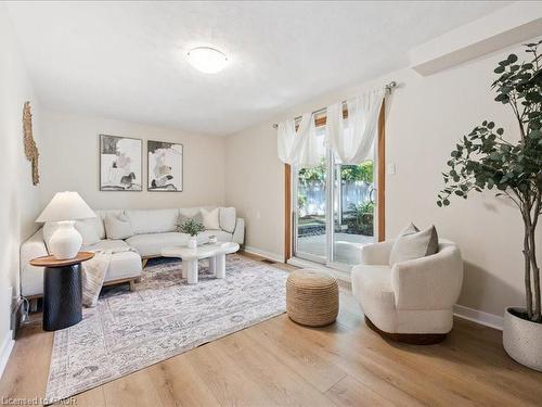 407 Grangewood Drive, Waterloo, ON - Indoor Photo Showing Living Room