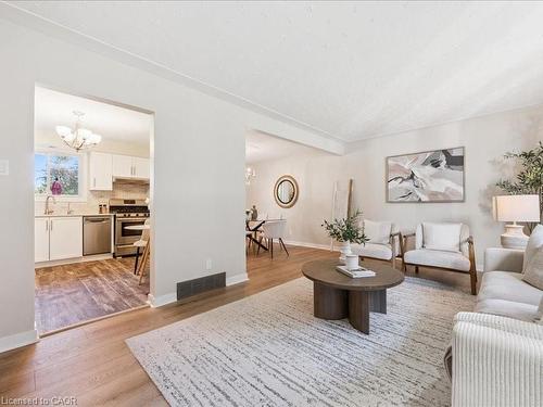 407 Grangewood Drive, Waterloo, ON - Indoor Photo Showing Living Room