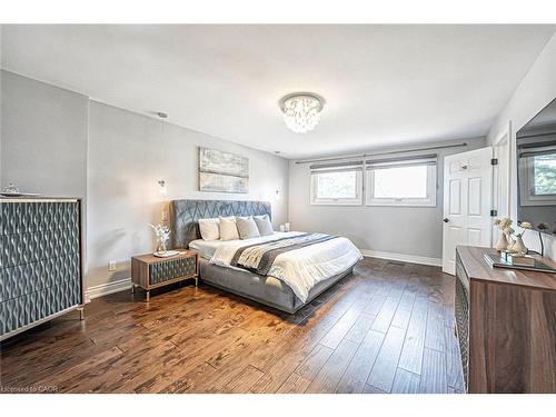 2344 Kenbarb Road, Mississauga, ON - Indoor Photo Showing Bedroom