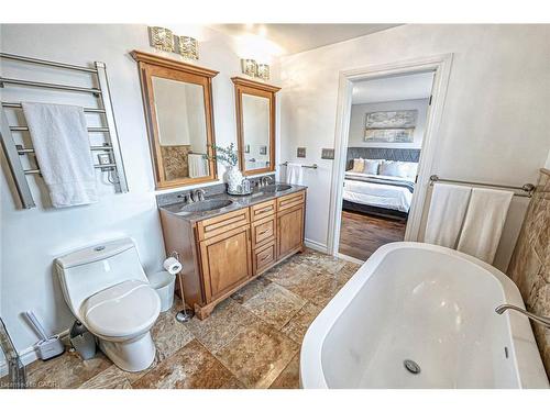 2344 Kenbarb Road, Mississauga, ON - Indoor Photo Showing Bathroom