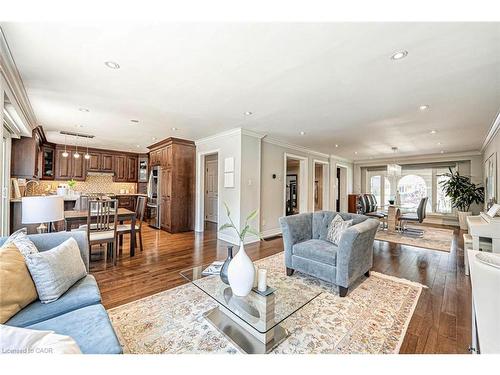 2344 Kenbarb Road, Mississauga, ON - Indoor Photo Showing Living Room