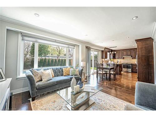 2344 Kenbarb Road, Mississauga, ON - Indoor Photo Showing Living Room