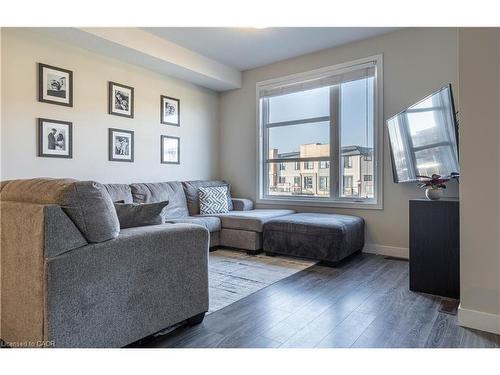 152-925 Manhattan Way, London, ON - Indoor Photo Showing Living Room