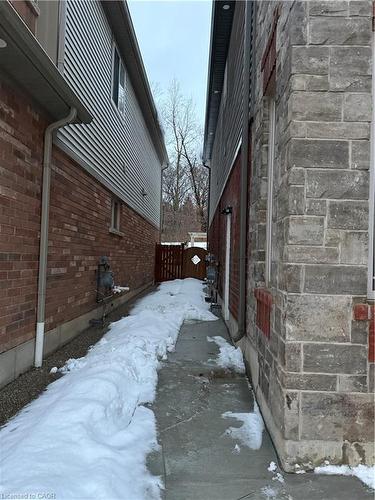 728 Robert Ferrie Drive, Kitchener, ON - Outdoor