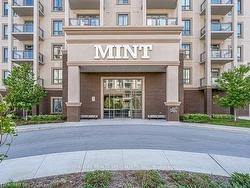 506-2490 Old Bronte Road  Oakville, ON L6M 5H4