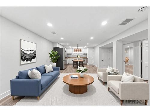 B-25 Castlefield Drive, Hamilton, ON - Indoor Photo Showing Living Room