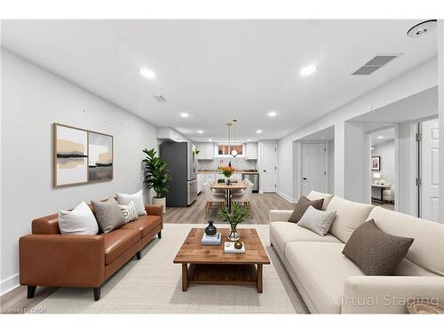 B-25 Castlefield Drive, Hamilton, ON - Indoor Photo Showing Living Room