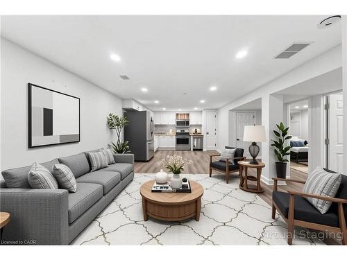 B-25 Castlefield Drive, Hamilton, ON - Indoor Photo Showing Living Room