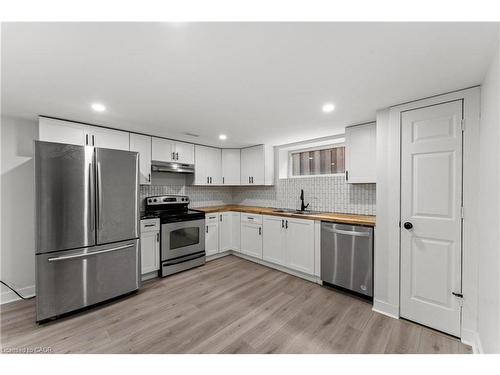 B-25 Castlefield Drive, Hamilton, ON - Indoor Photo Showing Kitchen