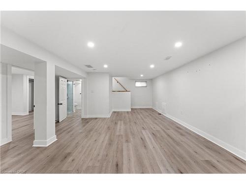 B-25 Castlefield Drive, Hamilton, ON - Indoor Photo Showing Other Room