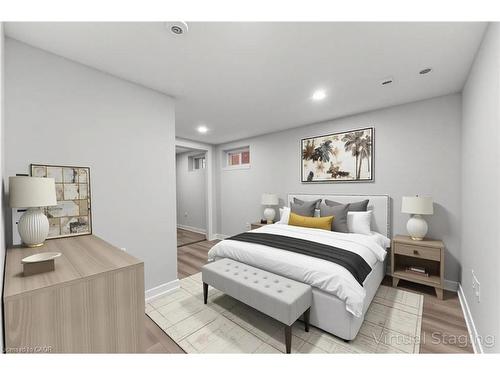 B-25 Castlefield Drive, Hamilton, ON - Indoor Photo Showing Bedroom