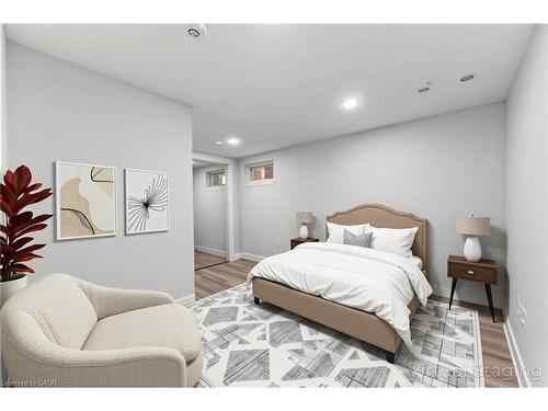 B-25 Castlefield Drive, Hamilton, ON - Indoor Photo Showing Bedroom