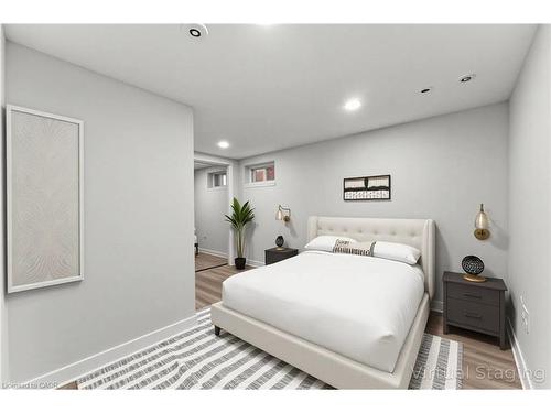 B-25 Castlefield Drive, Hamilton, ON - Indoor Photo Showing Bedroom