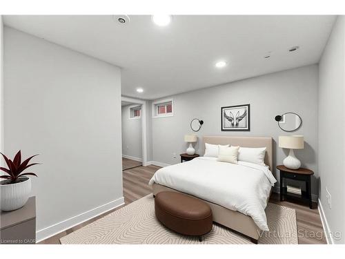 B-25 Castlefield Drive, Hamilton, ON - Indoor Photo Showing Bedroom