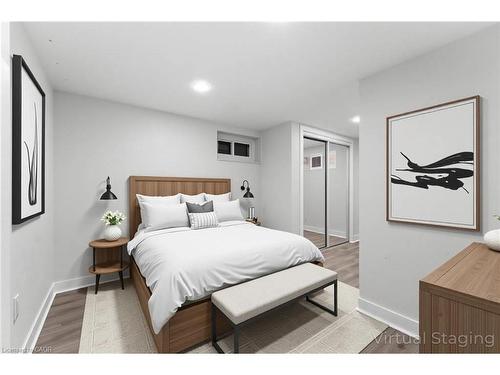 B-25 Castlefield Drive, Hamilton, ON - Indoor Photo Showing Bedroom