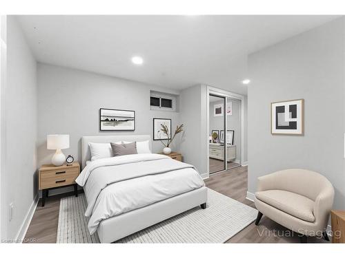 B-25 Castlefield Drive, Hamilton, ON - Indoor Photo Showing Bedroom