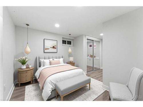 B-25 Castlefield Drive, Hamilton, ON - Indoor Photo Showing Bedroom