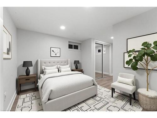 B-25 Castlefield Drive, Hamilton, ON - Indoor Photo Showing Bedroom