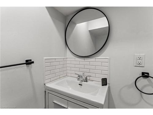B-25 Castlefield Drive, Hamilton, ON - Indoor Photo Showing Bathroom