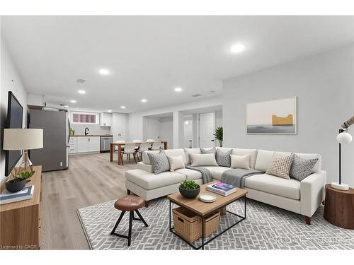 B-25 Castlefield Drive, Hamilton, ON - Indoor Photo Showing Living Room