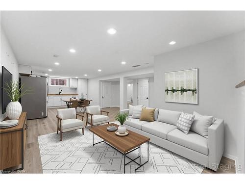 B-25 Castlefield Drive, Hamilton, ON - Indoor Photo Showing Living Room