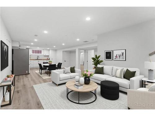 B-25 Castlefield Drive, Hamilton, ON - Indoor Photo Showing Living Room