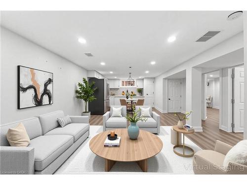 B-25 Castlefield Drive, Hamilton, ON - Indoor Photo Showing Living Room