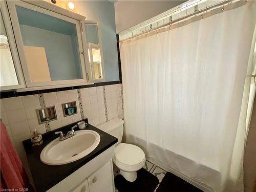 160 Woodburn Road, Hamilton, ON - Indoor Photo Showing Bathroom