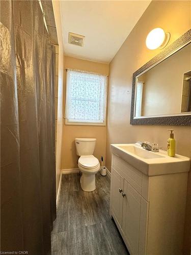 349 Whitney Avenue, Hamilton, ON - Indoor Photo Showing Bathroom