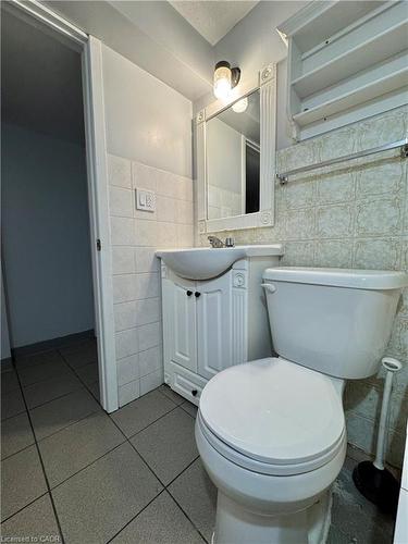 349 Whitney Avenue, Hamilton, ON - Indoor Photo Showing Bathroom