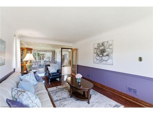 91 East 42Nd Street, Hamilton, ON - Indoor Photo Showing Living Room