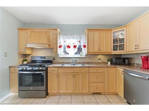 91 East 42Nd Street, Hamilton, ON - Indoor Photo Showing Kitchen With Double Sink
