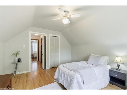 91 East 42Nd Street, Hamilton, ON - Indoor Photo Showing Bedroom