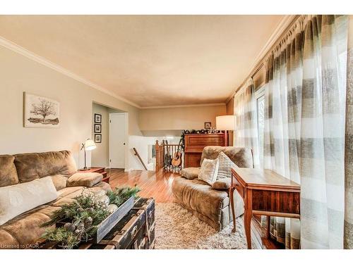 44 Reiner Crescent E, Wellesley, ON - Indoor Photo Showing Living Room