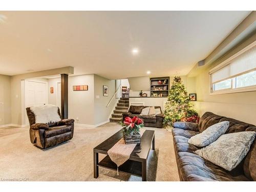 44 Reiner Crescent E, Wellesley, ON - Indoor Photo Showing Living Room