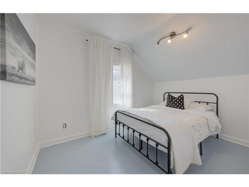 350 Victoria Street S, Kitchener, ON - Indoor Photo Showing Bedroom