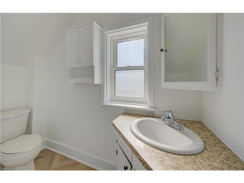 350 Victoria Street S, Kitchener, ON - Indoor Photo Showing Bathroom