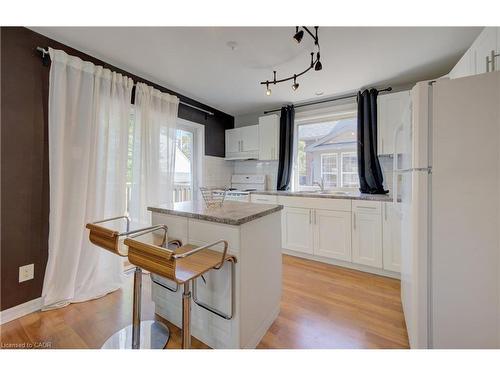 350 Victoria Street S, Kitchener, ON - Indoor Photo Showing Kitchen