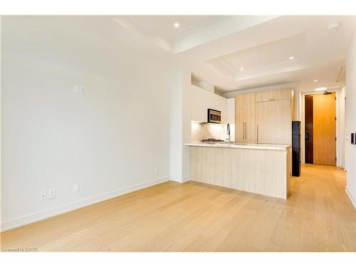 307-123 Maurice Drive, Oakville, ON - Indoor Photo Showing Kitchen