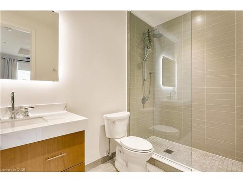 307-123 Maurice Drive, Oakville, ON - Indoor Photo Showing Bathroom