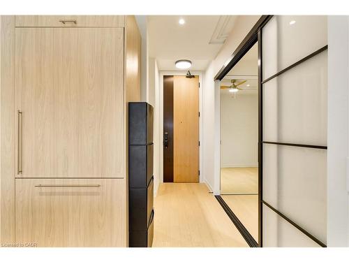 307-123 Maurice Drive, Oakville, ON - Indoor Photo Showing Other Room