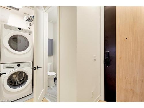 307-123 Maurice Drive, Oakville, ON - Indoor Photo Showing Laundry Room